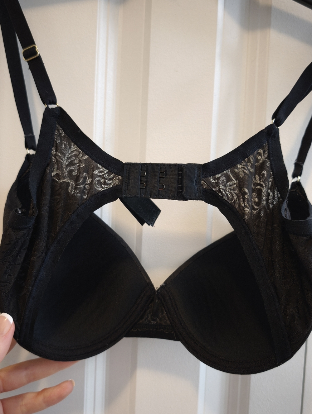 2 Natori Bras For $8 Black And Nude Lace - Picture 5 of 16